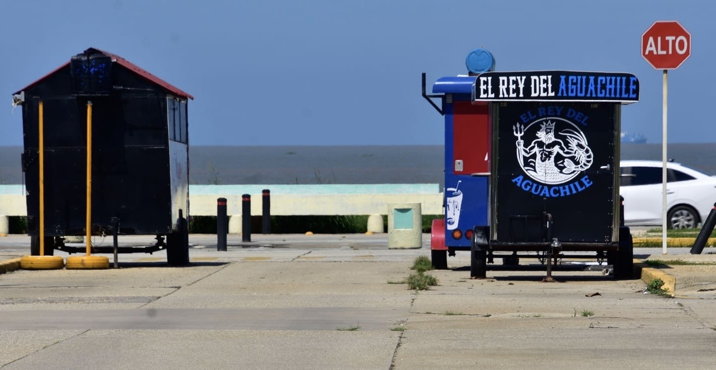 Se dispara la venta de alimentos en remolques en Coatzacoalcos