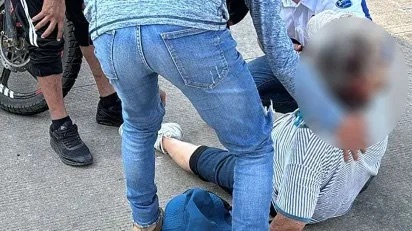 Mujer resulta herida al caer de autobús en Minatitlán; conductor huyó tras el accidente