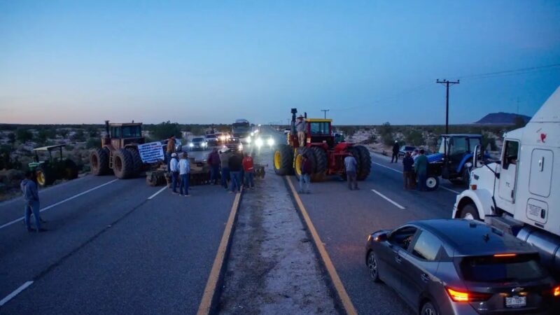 Cuarto día de bloqueos carreteros en los estados; siguen negociaciones