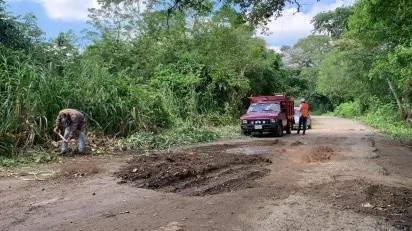 Interceptan a joven y le roban su motocicleta en la carretera OlutaTexistepec