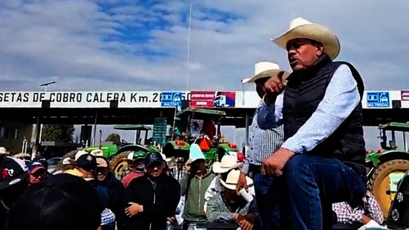 Agricultores mantienen presencia en tres puntos carreteros de Zacatecas