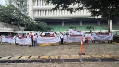 Trabajadores de la UNTYPP protestan en Coatzacoalcos; señalan violaciones al contrato colectivo por parte de Pemex