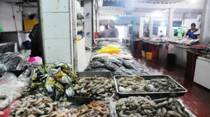 Mercado de mariscos en Coatzacoalcos enfrenta una de sus peores temporadas; ventas desploman 80%
