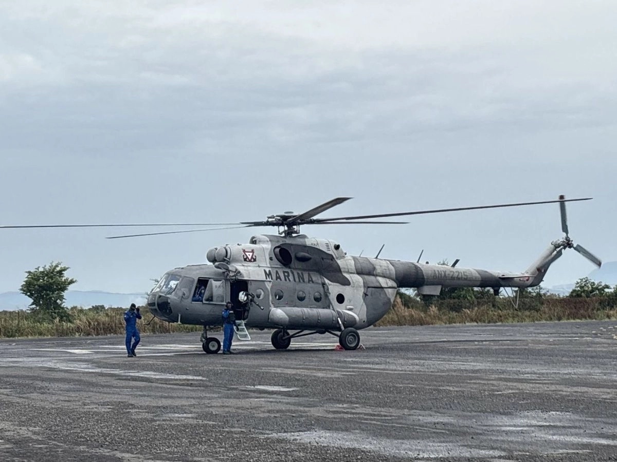 Marina despliega 5 aeronaves para atender a heridos por explosión en Coahuayana, Michoacán